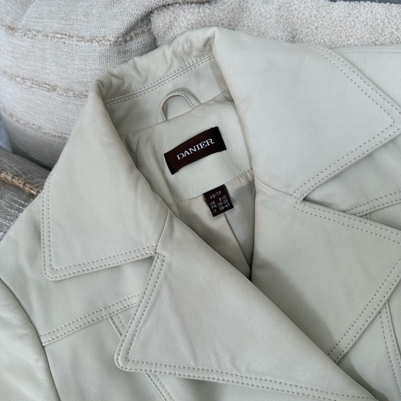 Danier Cream Double-Breasted Leather Trench Coat - Picture 3 of 11